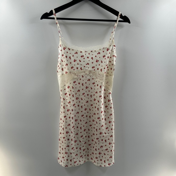 Forever 21 Other - 🧸 Forever 21 Ivory Satin Slip Dress Lace Trim Floral Detail Size Medium